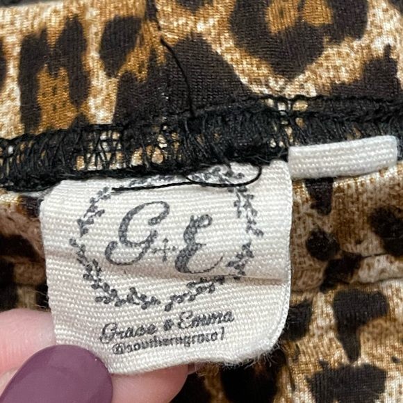 Grace & Emma Leopard flare pants Girls size 8-10 - Picture 7 of 8